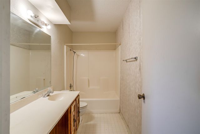 127 Allencrest Drive, White Settlement, TX 76108