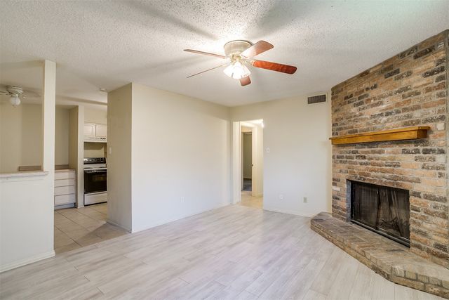 127 Allencrest Drive, White Settlement, TX 76108