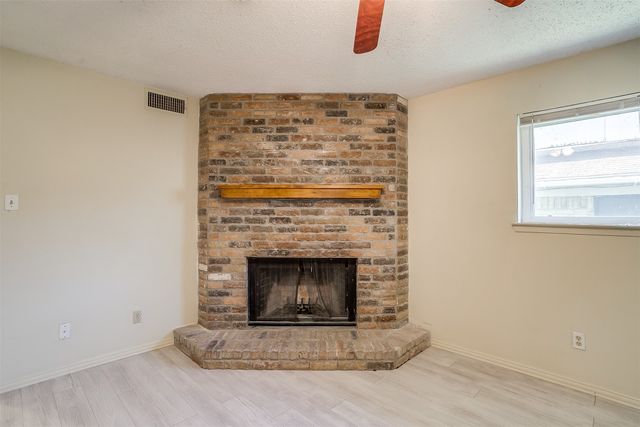 127 Allencrest Drive, White Settlement, TX 76108
