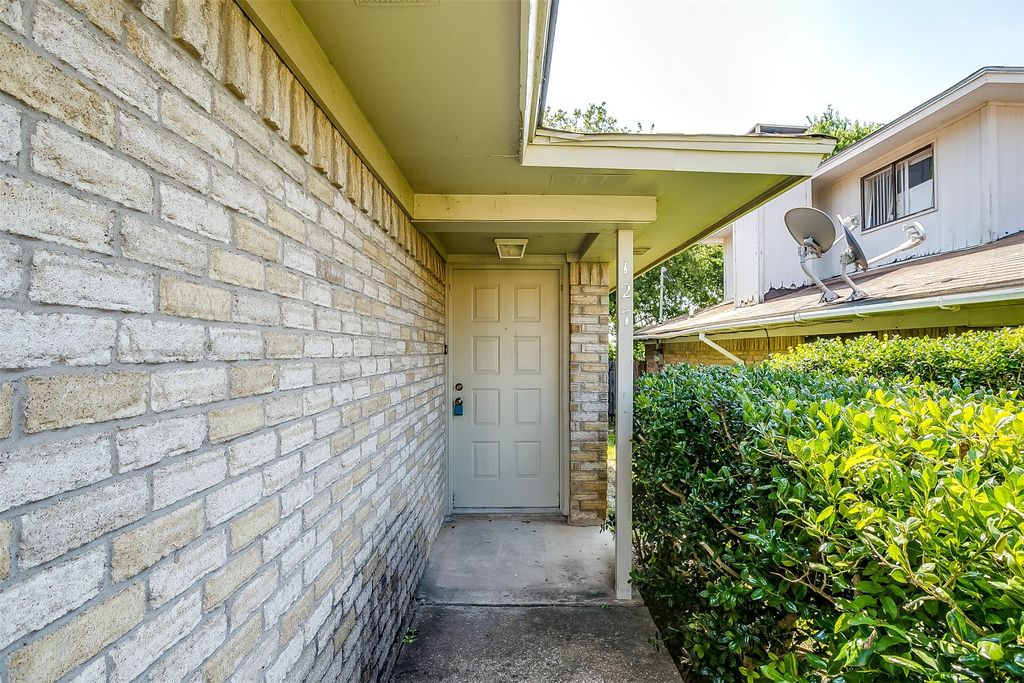 127 Allencrest Drive, White Settlement, TX 76108