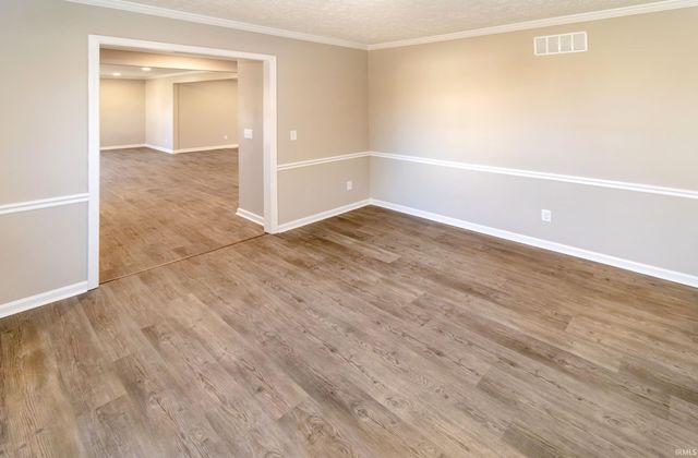 6301 E Oak Street, Evansville, IN 47715