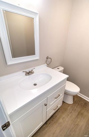 6301 E Oak Street, Evansville, IN 47715