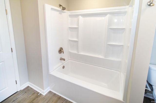 6301 E Oak Street, Evansville, IN 47715