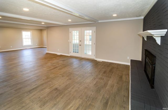 6301 E Oak Street, Evansville, IN 47715