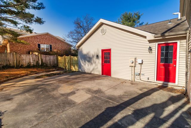 6301 E Oak Street, Evansville, IN 47715