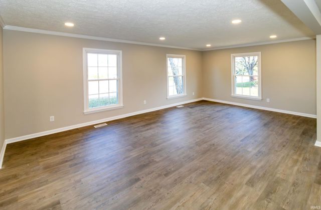 6301 E Oak Street, Evansville, IN 47715