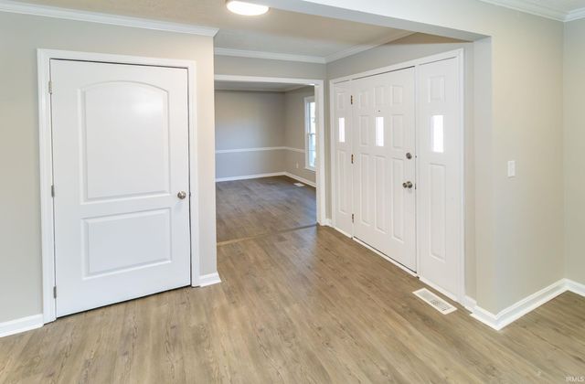 6301 E Oak Street, Evansville, IN 47715