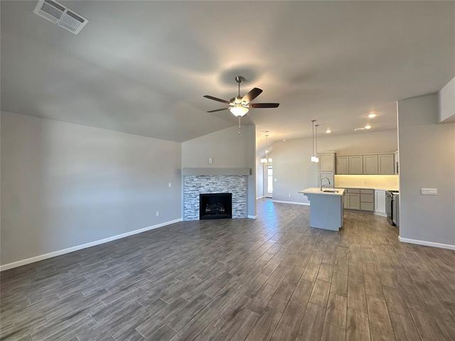 1004 Redwood Creek Drive, Yukon, OK 73099