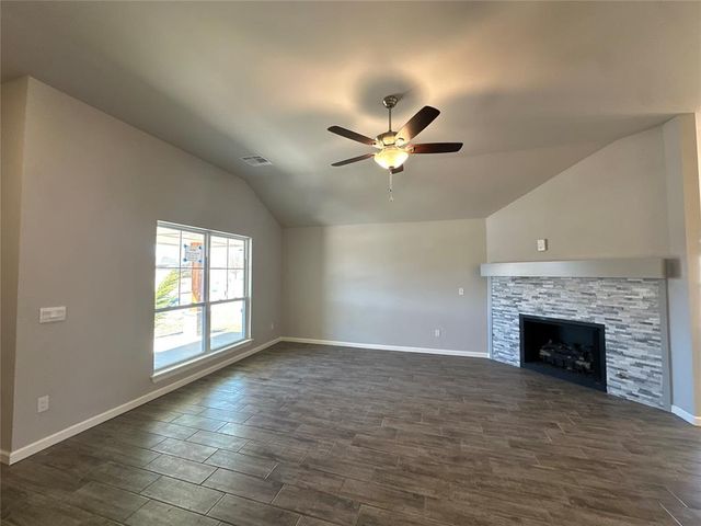 1004 Redwood Creek Drive, Yukon, OK 73099