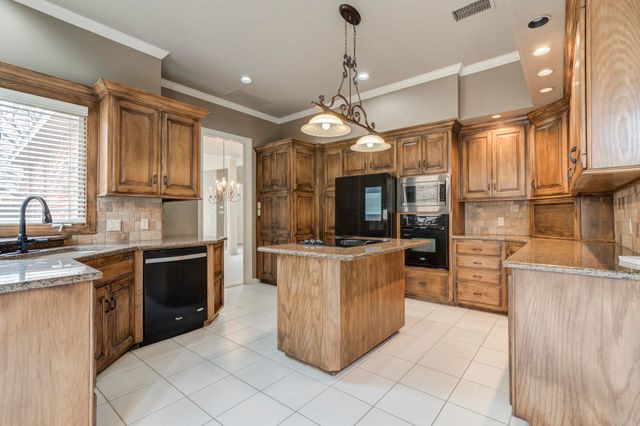 8902 York Place, Lubbock, TX 79424