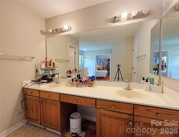 13636 Portpatrick Lane, Matthews, NC 28105