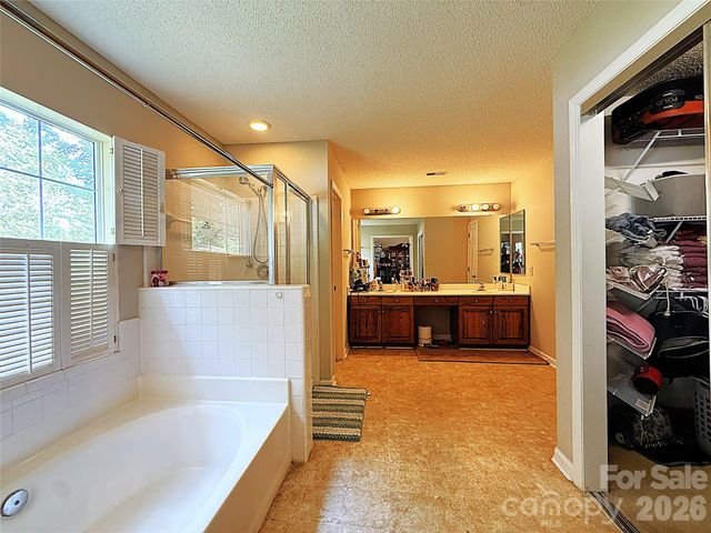 13636 Portpatrick Lane, Matthews, NC 28105