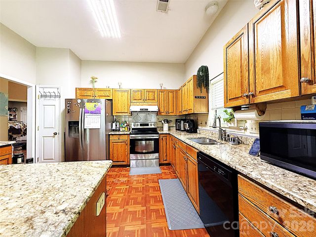 13636 Portpatrick Lane, Matthews, NC 28105