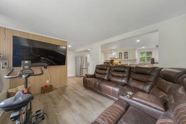61 Taunton St 61, Bellingham, MA 02019