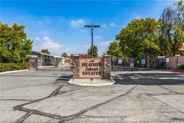 1300 W Menlo Avenue 215, Hemet, CA 92543