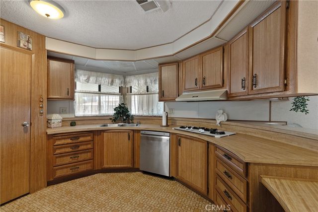 1300 W Menlo Avenue 215, Hemet, CA 92543
