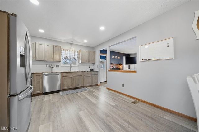 6416 Blossomwood Circle NE, Canton, OH 44721