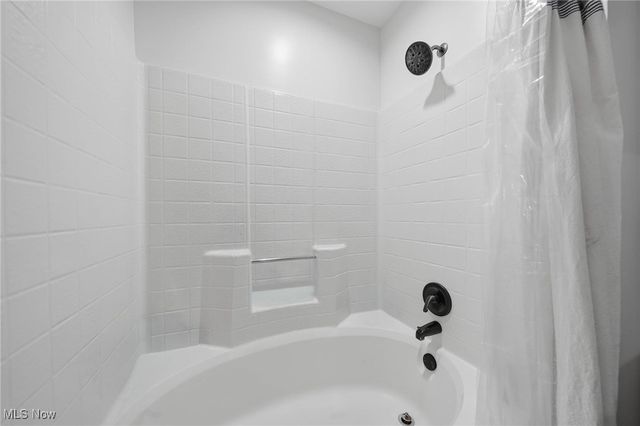 6416 Blossomwood Circle NE, Canton, OH 44721