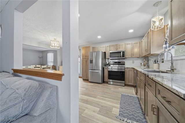 6416 Blossomwood Circle NE, Canton, OH 44721