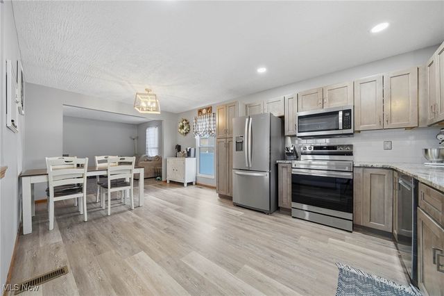 6416 Blossomwood Circle NE, Canton, OH 44721