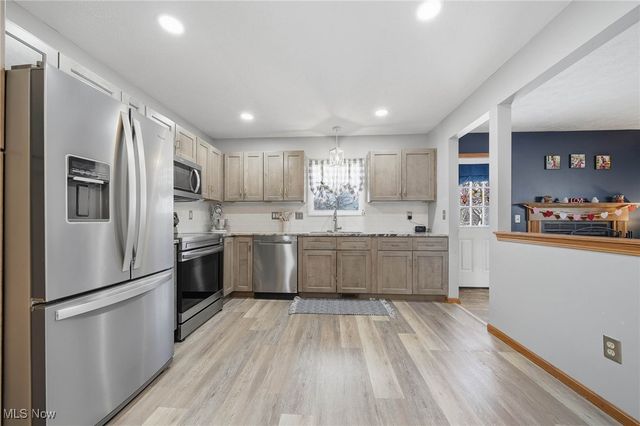 6416 Blossomwood Circle NE, Canton, OH 44721