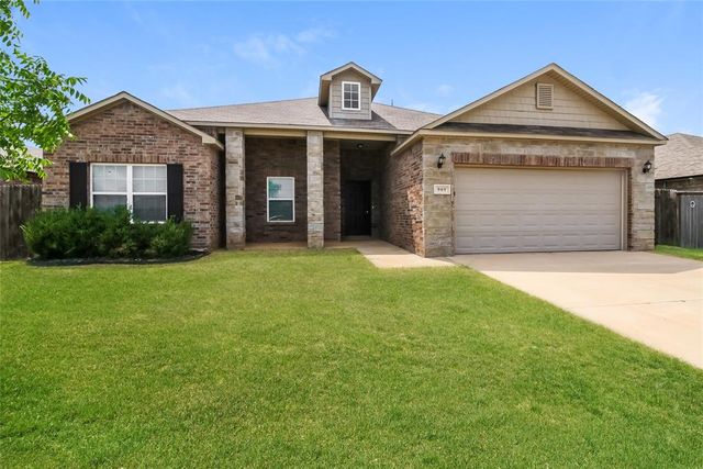 909 N Donald Way, Mustang, OK 73064