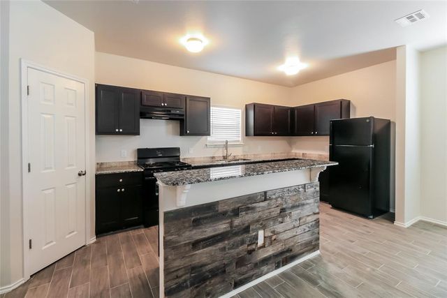 909 N Donald Way, Mustang, OK 73064