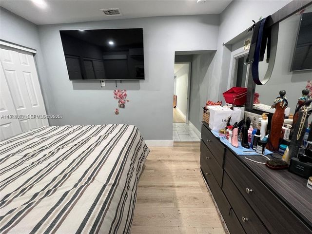 860 NW 18th Pl, Miami, FL 33125