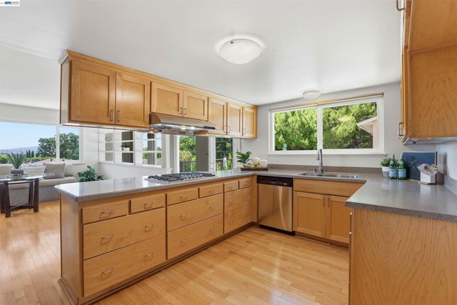 748 Wimbledon Ln, Livermore, CA 94550