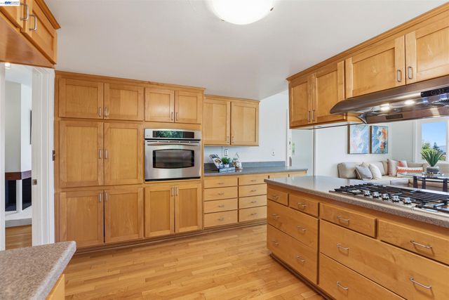 748 Wimbledon Ln, Livermore, CA 94550