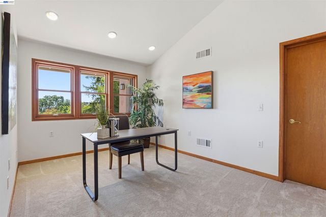 748 Wimbledon Ln, Livermore, CA 94550
