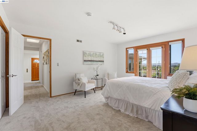 748 Wimbledon Ln, Livermore, CA 94550