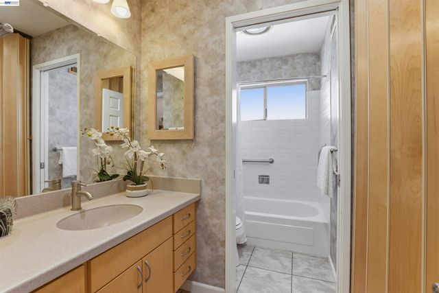 748 Wimbledon Ln, Livermore, CA 94550
