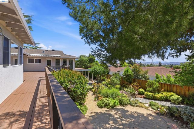 748 Wimbledon Ln, Livermore, CA 94550