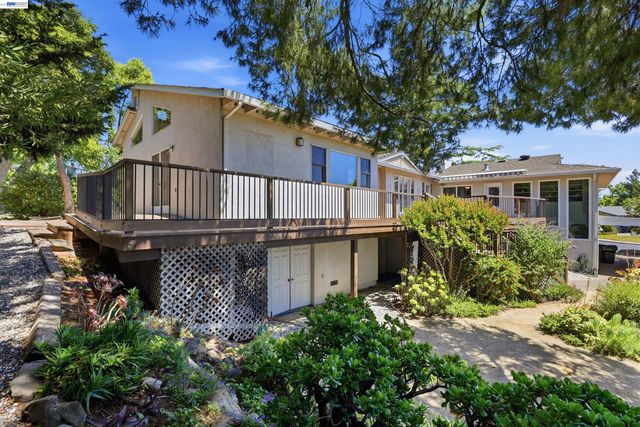 748 Wimbledon Ln, Livermore, CA 94550