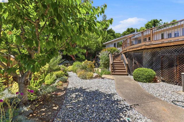 748 Wimbledon Ln, Livermore, CA 94550