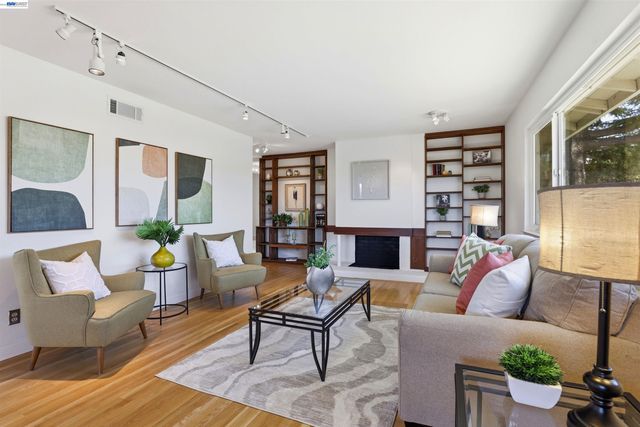 748 Wimbledon Ln, Livermore, CA 94550