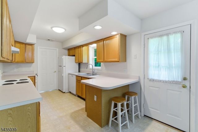 45 Kearney St, Dover Town, NJ 07801