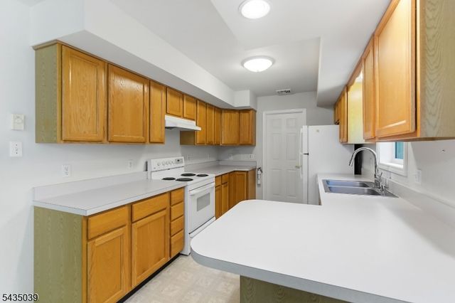 45 Kearney St, Dover Town, NJ 07801