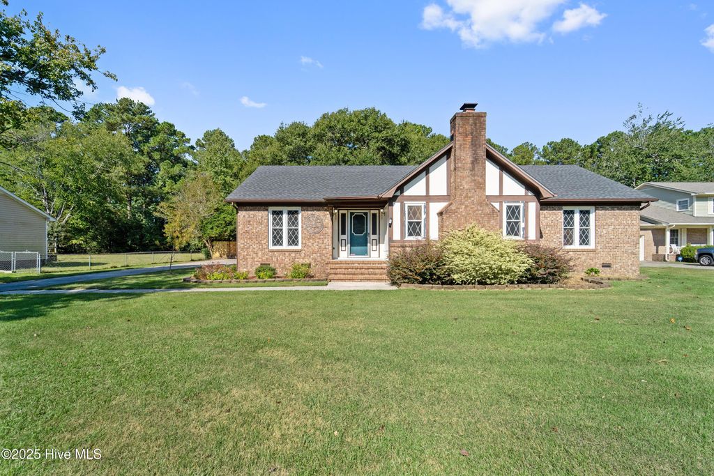 104 Columbia Drive, Jacksonville, NC 28546