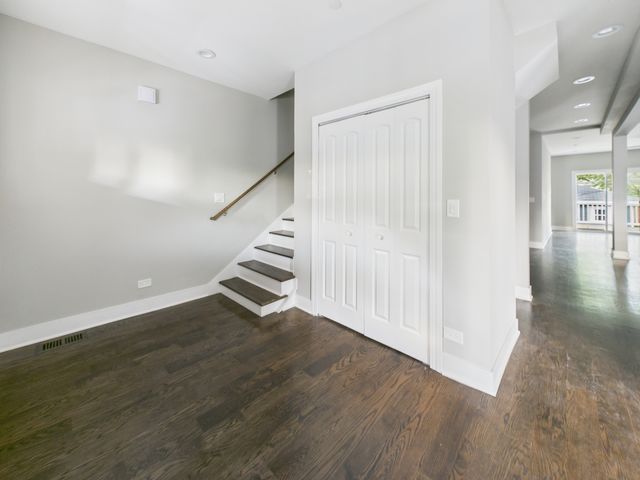 840 S Cuyler Avenue, Oak Park, IL 60304