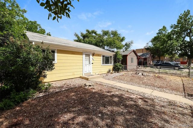 1616 Newark Street, Aurora, CO 80010