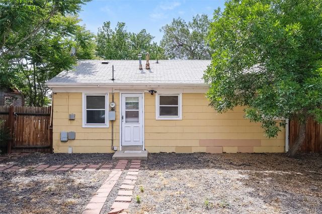1616 Newark Street, Aurora, CO 80010