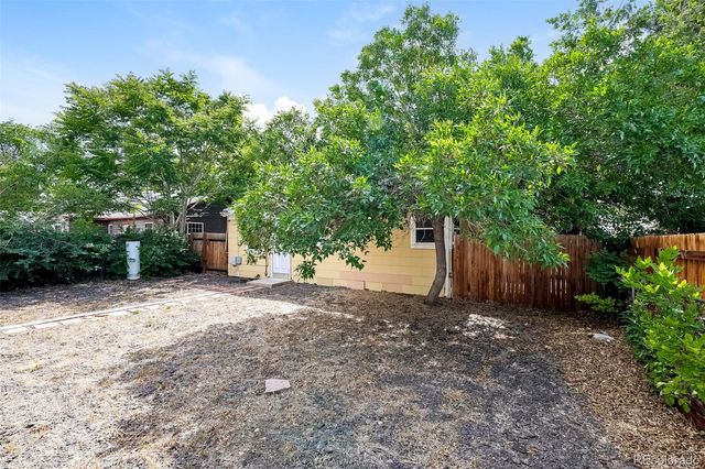 1616 Newark Street, Aurora, CO 80010