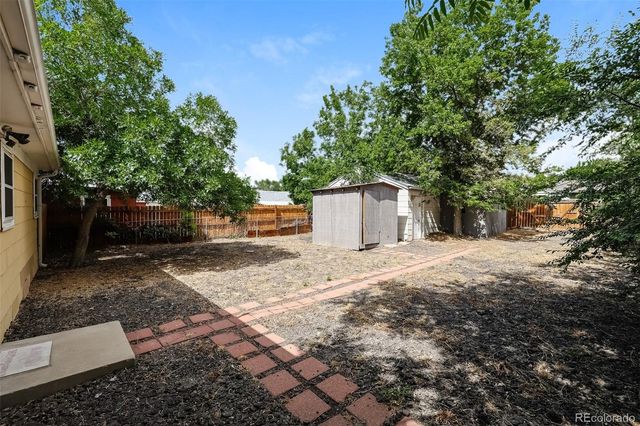 1616 Newark Street, Aurora, CO 80010