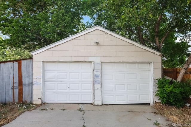 1616 Newark Street, Aurora, CO 80010