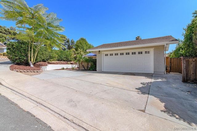11489 Almazon St, Rancho Penasquitos, CA 92129