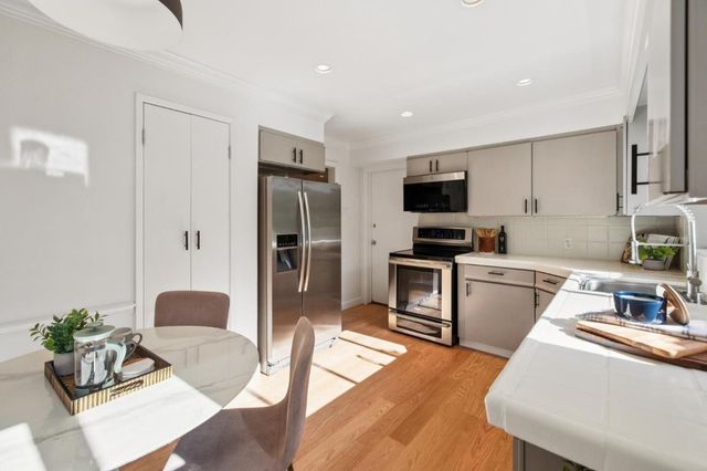 146 Palm Avenue, San Carlos, CA 94070