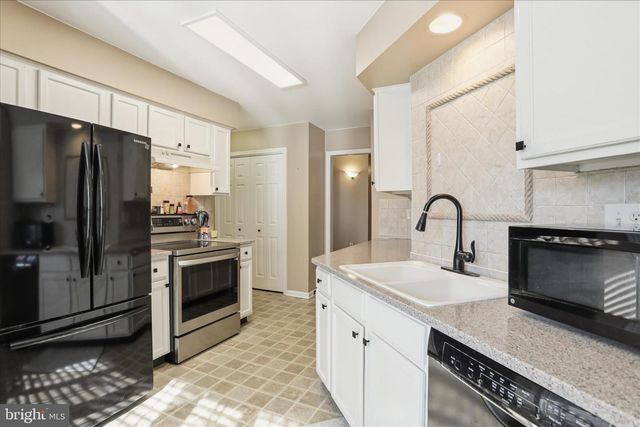 96 PHOENIX LN, Falling Waters, WV 25419