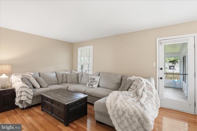 96 PHOENIX LN, Falling Waters, WV 25419